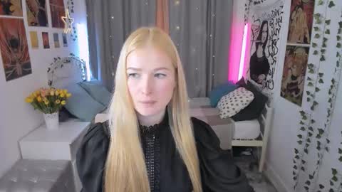 Snapshot of laly_peach chatting on November 9, 2025, 11:30 am Laly online show from November 9, 2025, 11:30 am