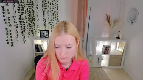 Snapshot of laly_peach chatting on November 21, 2025, 5:22 pm Laly online show from November 21, 2025, 5:22 pm