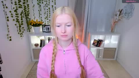 Snapshot of laly_peach chatting on March 4, 2026, 7:36 am Laly online show from March 4, 2026, 7:36 am