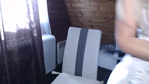 LaMadrina006 online show from October 14, 2025, 7:53 am