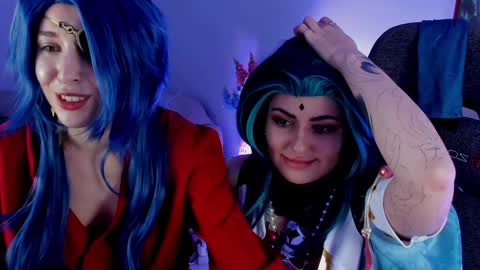 just call me Lana  and her security online show from December 8, 2024, 2:52 pm