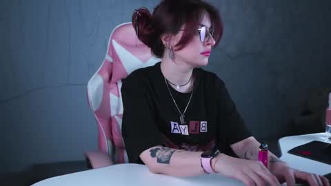 just call me Lana  and her security online show from March 1, 2025, 11:28 am