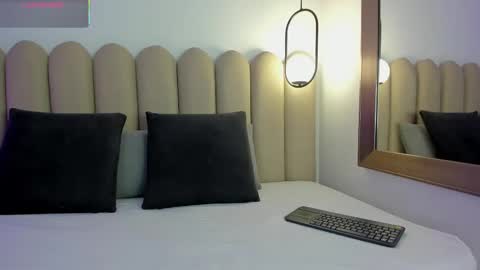 Lana online show from October 6, 2025, 11:40 am