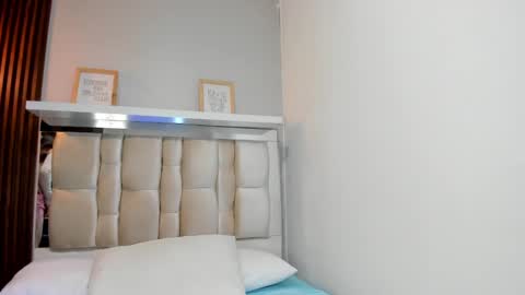 Lana     igauroraaaaaaaaa 1 online show from February 25, 2025, 4:24 am