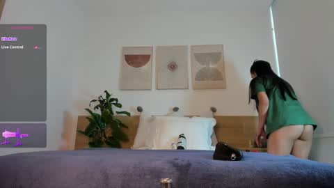 lana_kane_ online show from December 8, 2024, 3:35 pm