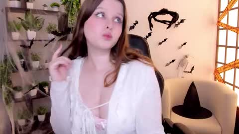 Lana online show from November 4, 2025, 2:10 am