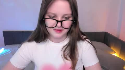 Lana online show from December 1, 2025, 9:47 am