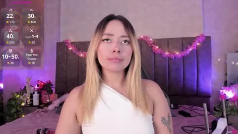 Snapshot of lanaamills chatting on May 11, 2026, 5:13 am Lana online show from May 11, 2026, 5:13 am