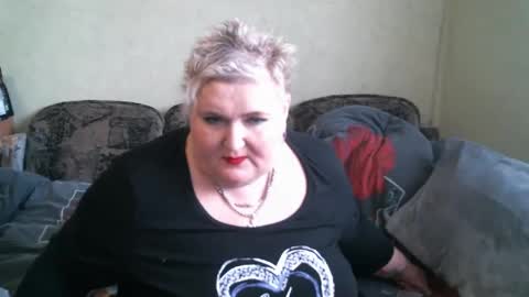 lanacat555 online show from March 4, 2025, 1:38 pm