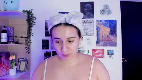 lanaherondale_ online show from October 5, 2025, 9:02 pm