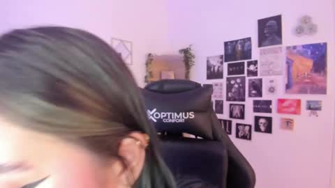 lanaherondale_ online show from October 30, 2025, 9:59 pm