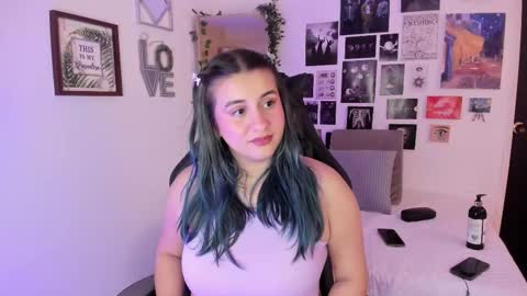 lanaherondale_ online show from November 5, 2025, 9:26 pm