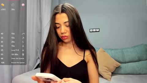 Lana online show from November 3, 2025, 2:51 pm