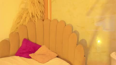 lana online show from October 7, 2025, 4:20 am