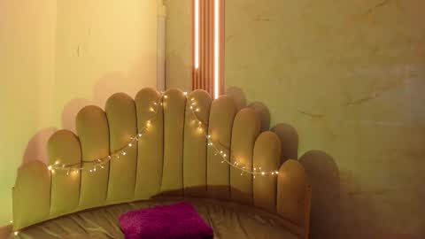 lana online show from November 4, 2025, 4:55 am