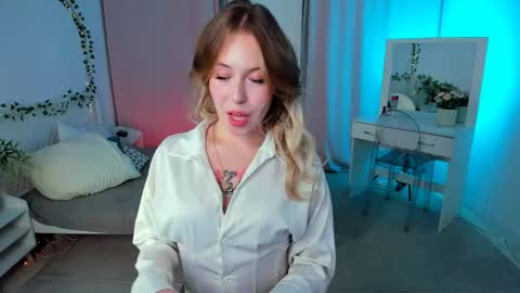 Snapshot of lanaroselle chatting on October 17, 2025, 9:50 pm Lana online show from October 17, 2025, 9:50 pm