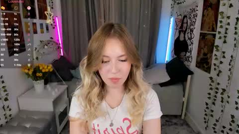 Snapshot of lanaroselle chatting on October 24, 2025, 9:22 pm Lana online show from October 24, 2025, 9:22 pm