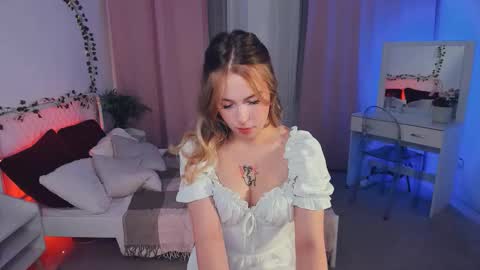 Snapshot of lanaroselle chatting on November 7, 2025, 9:48 pm Lana online show from November 7, 2025, 9:48 pm