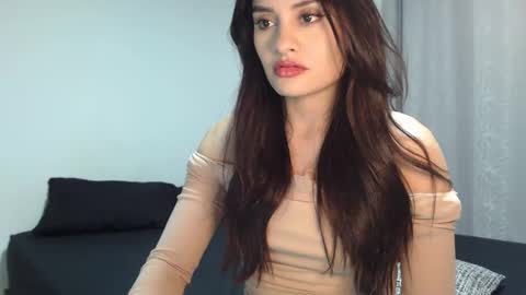 lanawinters1 online show from April 18, 2026, 3:43 am