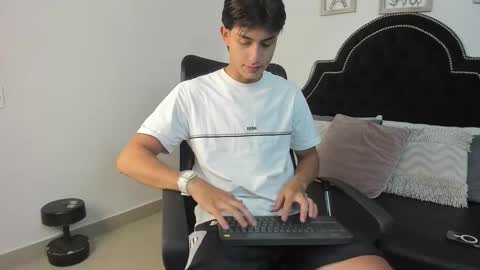 landercruz online show from October 14, 2025, 3:40 am