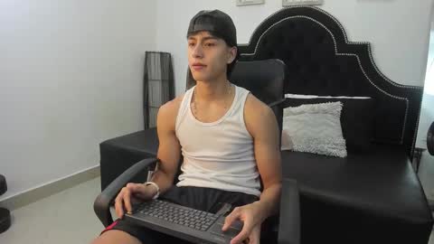 landercruz online show from October 19, 2025, 3:51 am