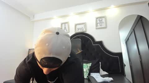 landercruz online show from November 17, 2025, 6:24 pm