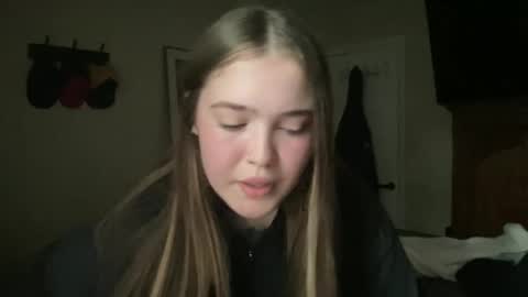 lanelizzie348 online show from April 7, 2026, 12:22 am