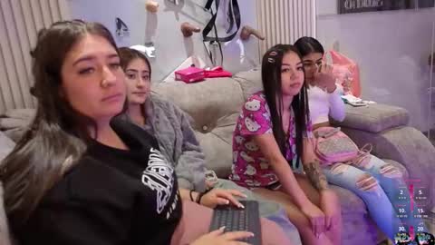 lanna_as online show from November 29, 2025, 4:15 am