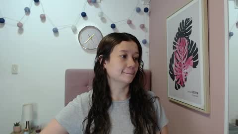 Snapshot of lanna_mills chatting on April 6, 2026, 1:01 pm Lanna online show from April 6, 2026, 1:01 pm