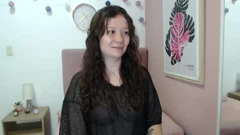 Snapshot of lanna_mills chatting on May 13, 2026, 1:08 pm Lanna online show from May 13, 2026, 1:08 pm