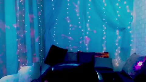 LANNIE   online show from March 4, 2026, 3:40 pm