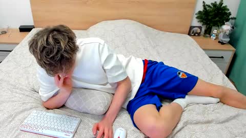 Fandi online show from December 20, 2024, 2:49 pm