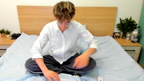 Fandi online show from December 23, 2024, 2:39 pm