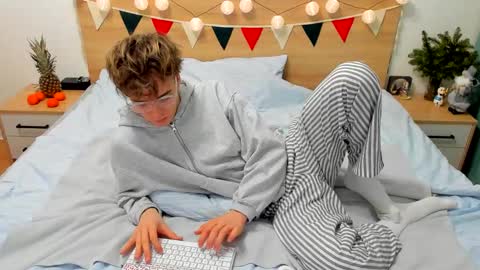 Fandi online show from January 4, 2025, 2:25 pm