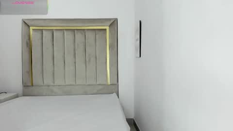 Julian online show from October 12, 2025, 7:02 pm