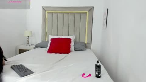 Julian online show from October 17, 2025, 7:38 pm