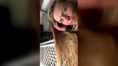 laquail online show from April 25, 2026, 1:25 pm