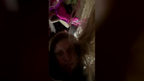 laquail online show from April 25, 2026, 1:41 pm