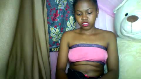 Snapshot of lara_belle chatting on May 1, 2026, 9:58 am lara_belle online show from May 1, 2026, 9:58 am