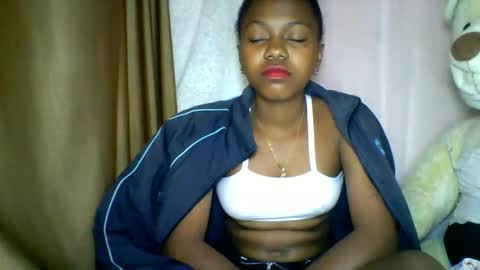 Snapshot of lara_belle chatting on May 17, 2026, 1:07 pm lara_belle online show from May 17, 2026, 1:07 pm