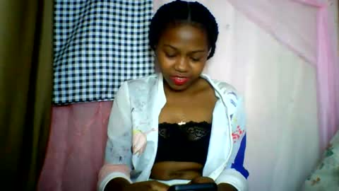 Snapshot of lara_belle chatting on June 3, 2026, 9:45 am lara_belle online show from June 3, 2026, 9:45 am