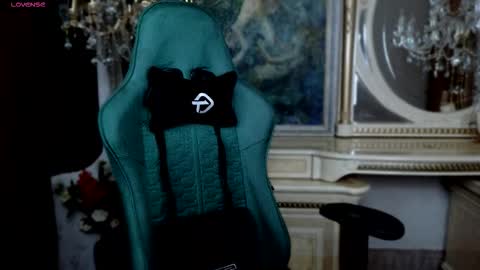 Snapshot of lara_benson_ chatting on November 25, 2025, 10:48 am lara_benson_ online show from November 25, 2025, 10:48 am