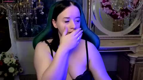 lara_benson_ online show from February 7, 2026, 7:45 am