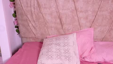 Lara Gill online show from December 5, 2025, 8:27 pm