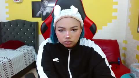 Lara online show from October 22, 2025, 2:50 pm