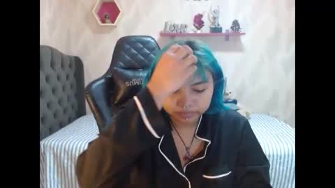 Lara online show from October 26, 2025, 5:52 pm