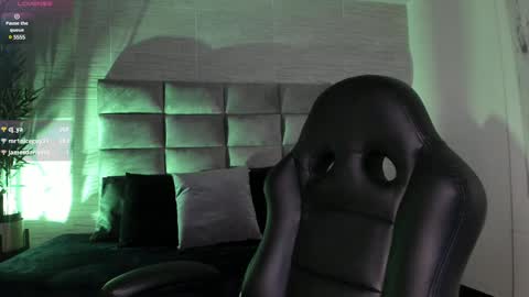Lara  online show from February 25, 2025, 7:52 am