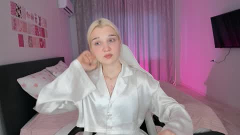 Lara online show from March 10, 2026, 4:06 am