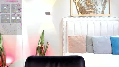      700  200   online show from November 12, 2025, 7:57 pm