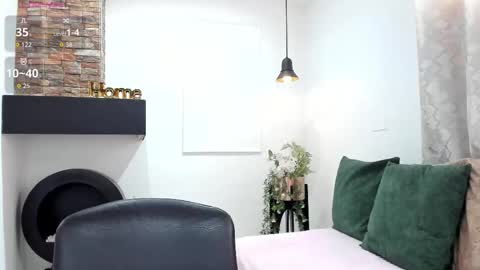      700  200   online show from November 14, 2025, 7:45 pm